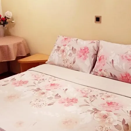 Happy Garden Apartment *