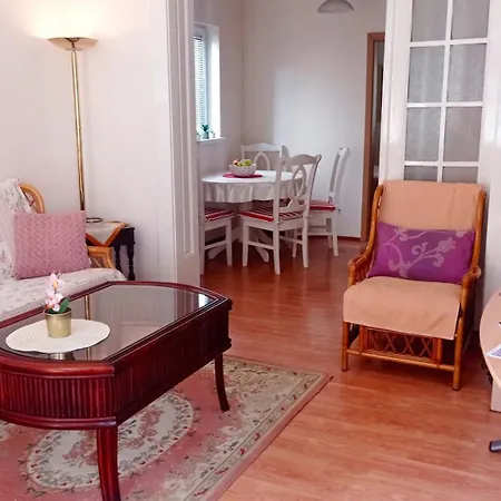 Happy Garden Apartment